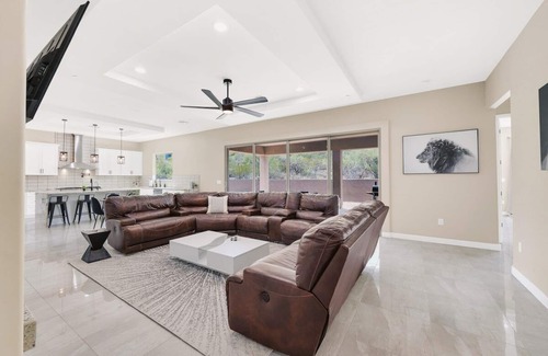 Tucson House | Stunning Designer Home, 4BR/4BA w/Mountain Views and Near Downtown