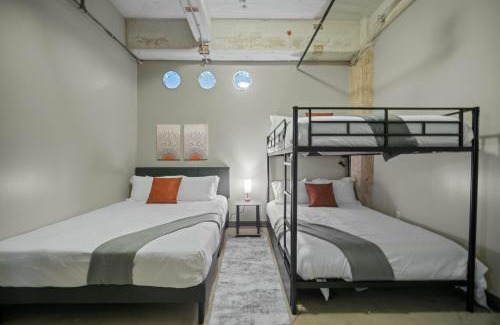 Downtown Dallas Apartment | Stunning Downtown Apartment with Pool, Laundry, Parking