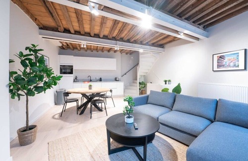 Kunstenkwartier Apartment | Stunning Duplex Apartment in Ghent Center