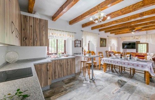 Villanueva de Algaidas House | Stunning home in Villanueva de Algaidas