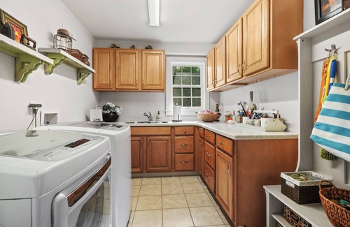 Raleigh House | Stunning Executive Home - Walk to North Hills - Hardscaping/Firepit - LOCATION!