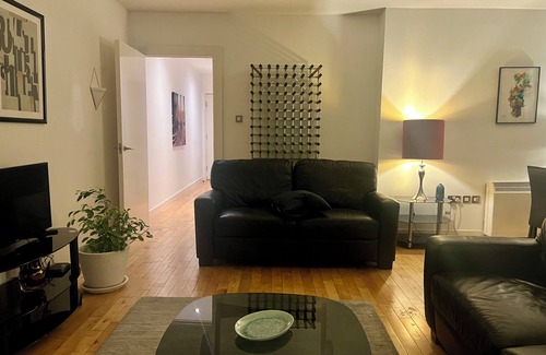 Chinatown Apartment | Stunning Family Loft Style Apartment, City Centre, L1,