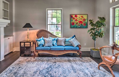 Bastrop House | Stunning Farmhouse in Historic Downtown Bastrop!