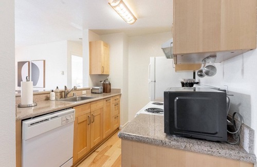 Fremont Apartment | Stunning Fremont 1BR w/Balcony & W/D, nr Stores & Park, by Blueground