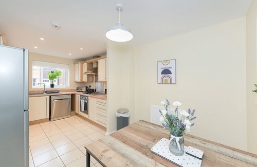 Bingham House | Stunning Garden House with Free WIFI and Parking