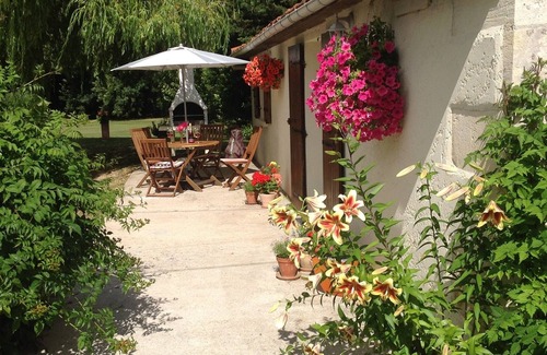 Port-d'Envaux Cottage | Stunning gite in an idyllic location a perfect getaway