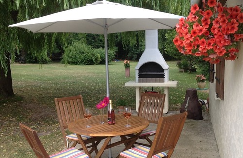 Port-d'Envaux Cottage | Stunning gite in an idyllic location a perfect getaway