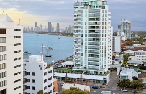 Labrador Apartment | Stunning Gold Coast two bedroom