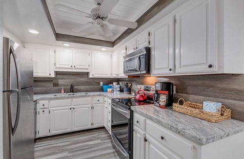 Camelback East Condo | Stunning Golf and Water Views with Large Patio! Biltmore Terrace! 30 Night Minimum!