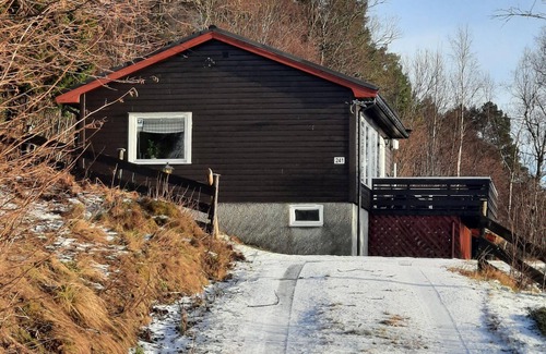 Torjulvagen House | Stunning home in øydegard