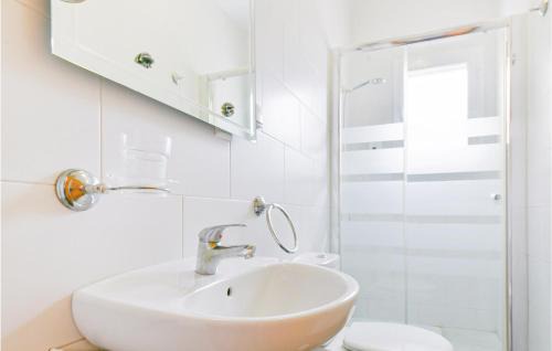 El Coronil House | Stunning Home In El Coronil With Wifi