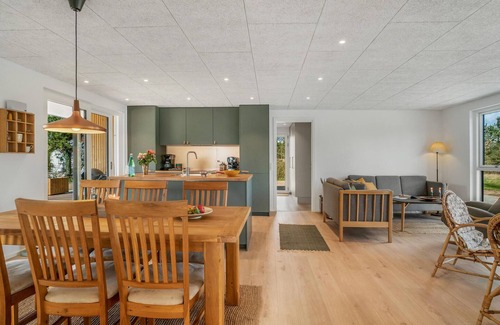 Farvang House | Stunning home in Fårvang with WiFi