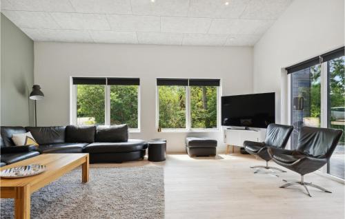 Farvang House | Stunning Home In Fårvang With Wifi