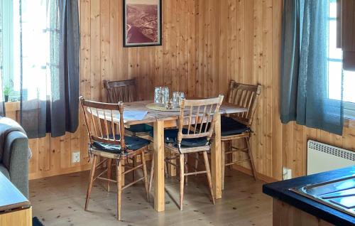 Hundorp House | Stunning Home In Fåvang With Wifi