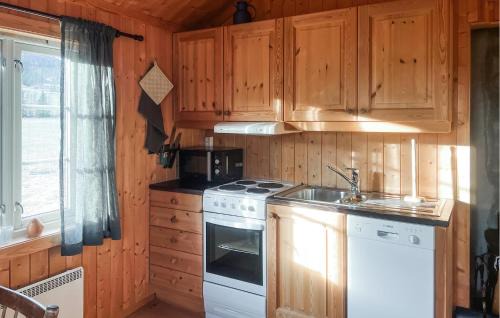 Hundorp House | Stunning Home In Fåvang With Wifi