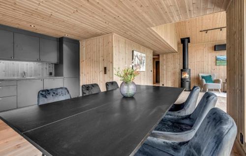 Fla Municipality House | Stunning Home In Flå With Sauna