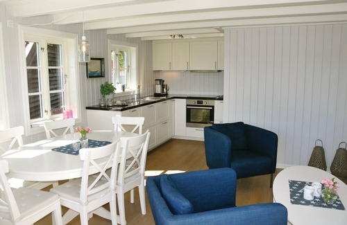Flekkerøy House | Stunning home in Flekkerøy with kitchen