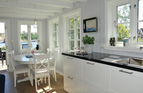 Flekkerøy House | Stunning home in Flekkerøy with kitchen