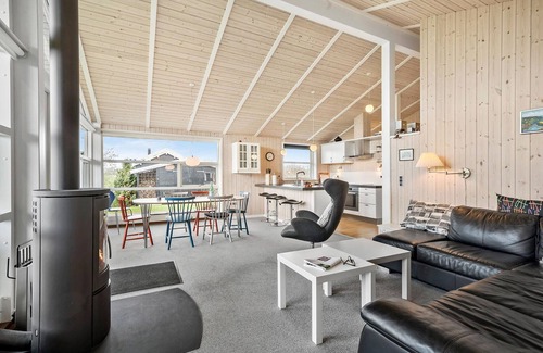 Frørup House | Stunning home in Frørup with kitchen