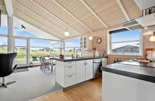 Frørup House | Stunning home in Frørup with kitchen