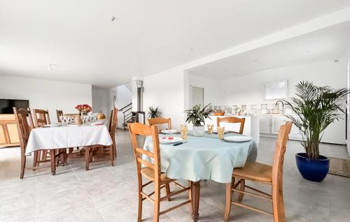 Guegon House | Stunning Home In Guégon With Wifi
