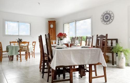 Guegon House | Stunning Home In Guégon With Wifi