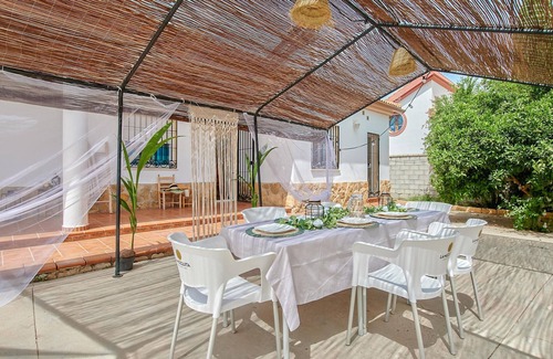 La Carlota House | Stunning home in La Carlota with WiFi