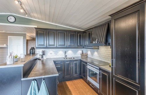 Lyngdal House | Stunning home in Lyngdal