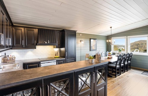 Lyngdal House | Stunning home in Lyngdal