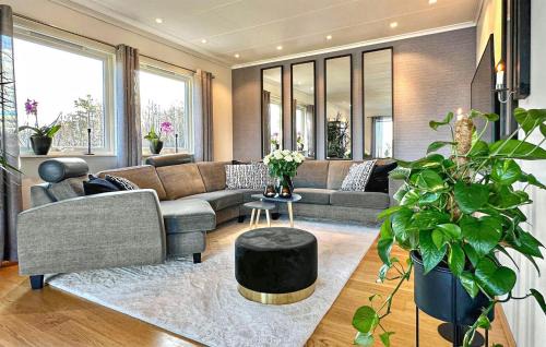 Mandal House | Stunning Home In Mandal With House Sea View