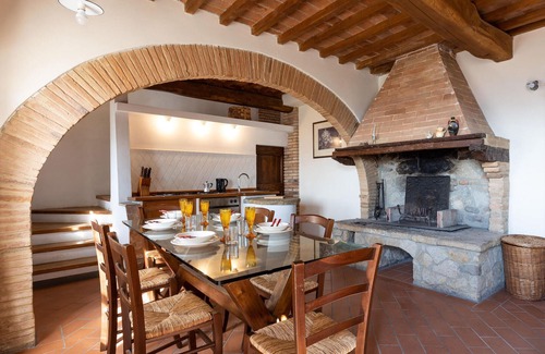 Mazzolla House | Stunning home in Mazzolla with WiFi