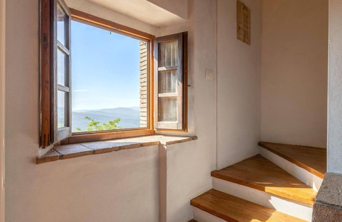 Mazzolla House | Stunning home in Mazzolla with WiFi