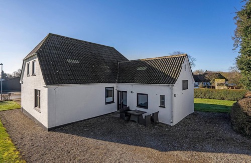 Nordborg House | Stunning home in Nordborg with kitchen