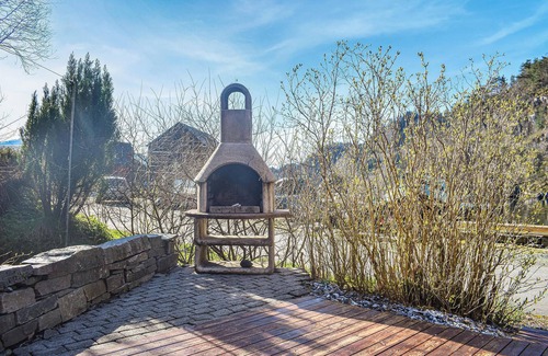 Os House | Stunning home in Os with kitchen