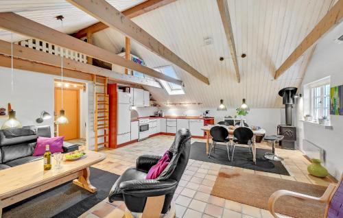 Floutrup House | Stunning Home In Roslev With Kitchen
