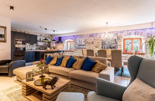 Solin House | Stunning home in Solin with WiFi