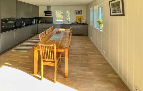 Songe House | Stunning Home In Songe With Wifi