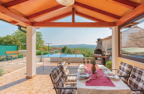 Topid House | Stunning home in Topid with WiFi