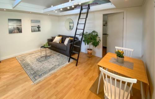 Sunningen House | Stunning Home In Uddevalla With Kitchen