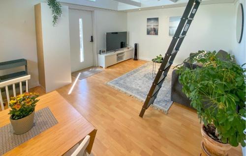 Sunningen House | Stunning Home In Uddevalla With Kitchen