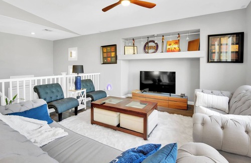 Enterprise Bed & Breakfast | Stunning Home w/Backyard Oasis with Pool, 10 min from Las Vegas Strip