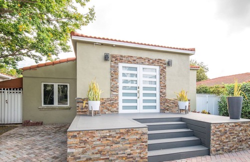Coral Way Ski Chalet | Stunning house 10 minutes from the key biscayne