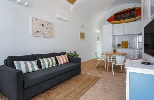 Fuseta House | Stunning House With Rooftop and Pool by LovelyStay