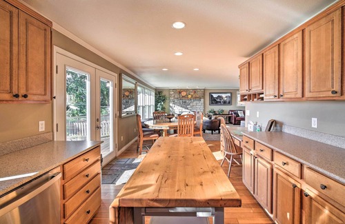 Lake Morton-Berrydale House | Stunning Kent Lake House w/Private Dock!