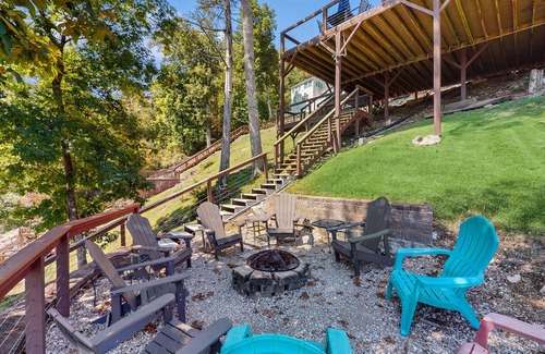 Maynardville Cabin | Stunning lake front home w/dock, card tables, wet bar, fire pit & amazing views!