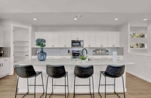Point Venture House | Stunning Lake Home With Pool-beach-gym-boat Access