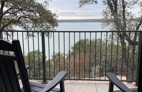 Belton House | Stunning lake view, hot tub, game room