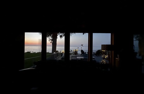 East Palmyra Cottage | Stunning Lake Views From This Artistic Getaway