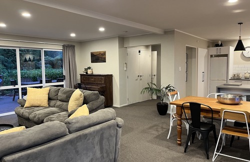 Lake Okareka Apartment | Stunning Large Apartment overlooking Lake Okareka