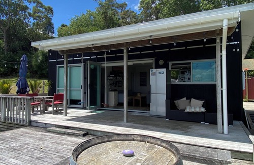 Whangarei Heads House | Stunning Little Harbourfront Bach - Great Views!